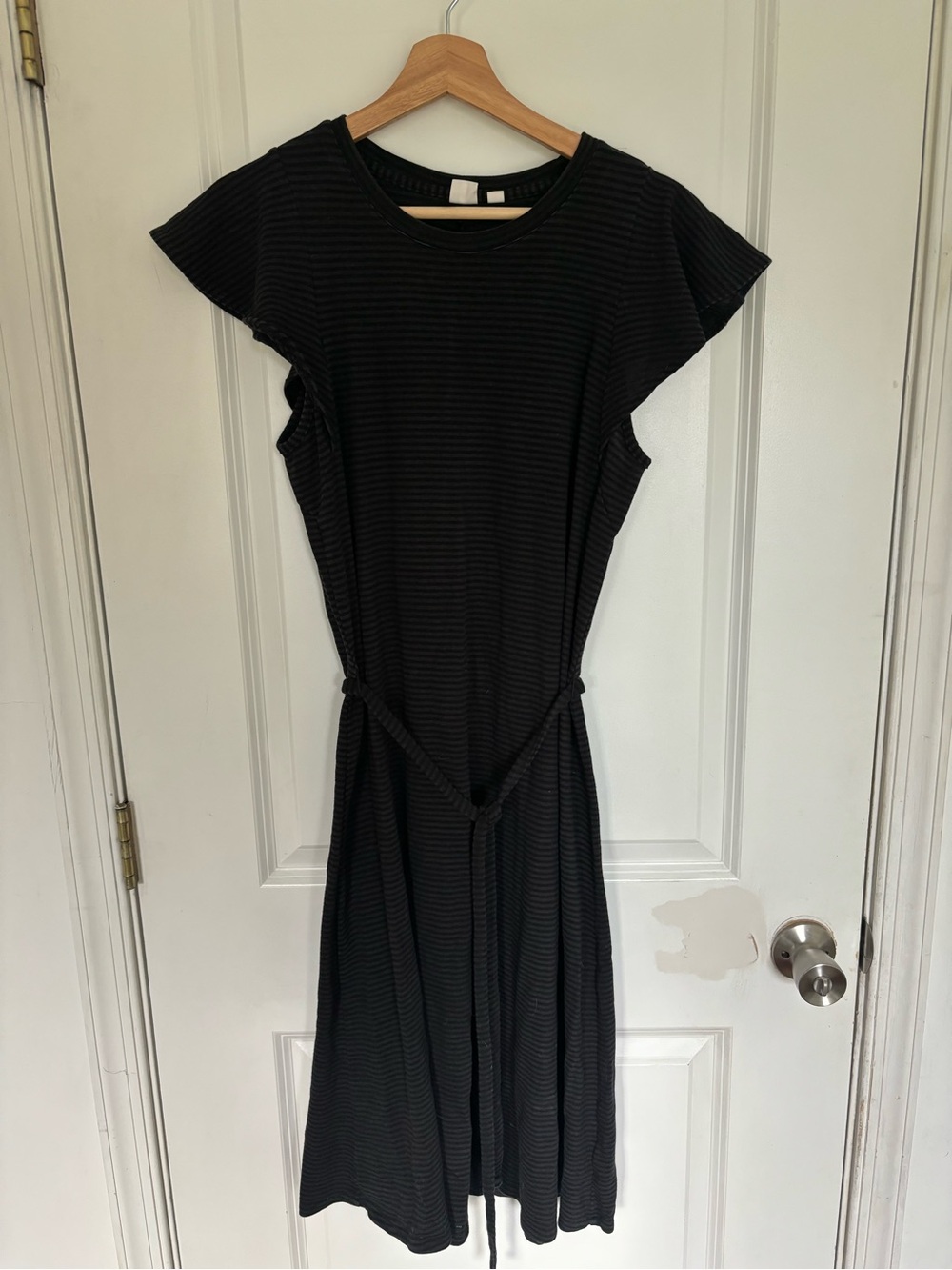 🎉 3/$15 Gap Black Stripe Flutter Sleeve Midi Dress S